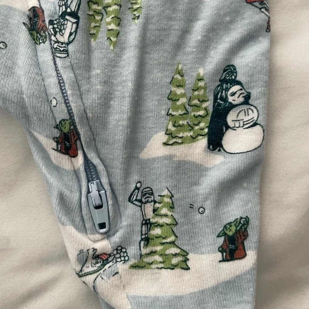 Old Navy Star‎ Wars Baby Blue Winter Holiday Zip Footed Sleeper Pajamas 0-3M
